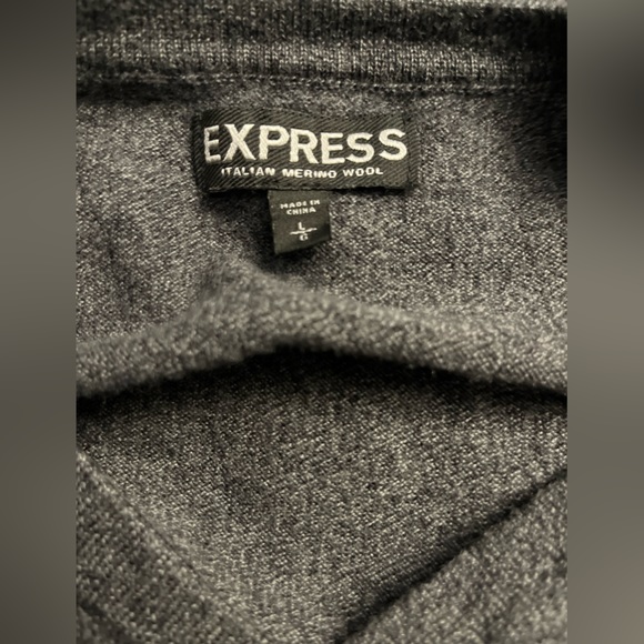 Express Italian Merino Wool Mens V Necked Sweater in Pristine Condition!! - Picture 2 of 8